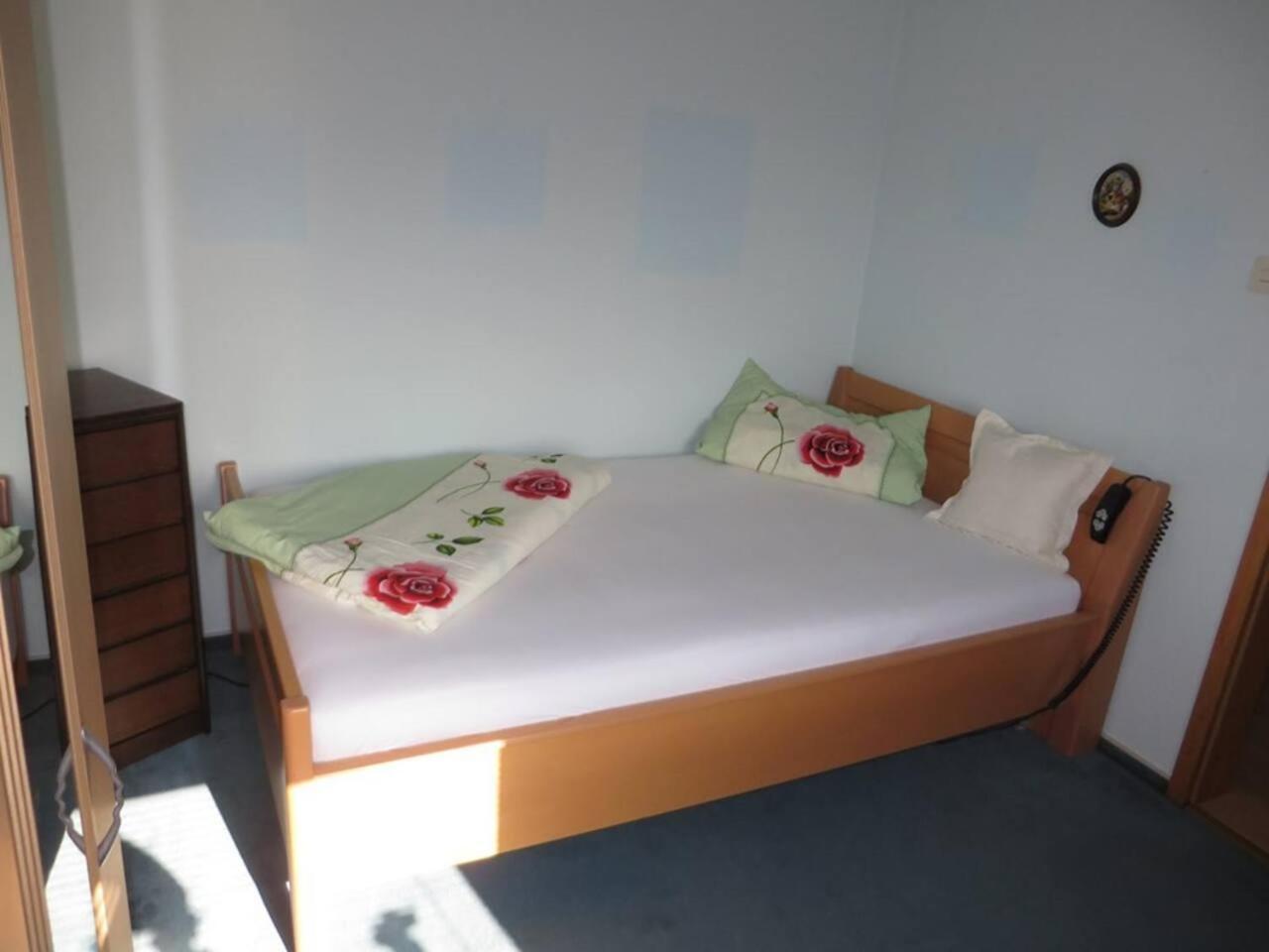 Entire House, Quiet City Location, Garden, Parking Билефелд Екстериор снимка